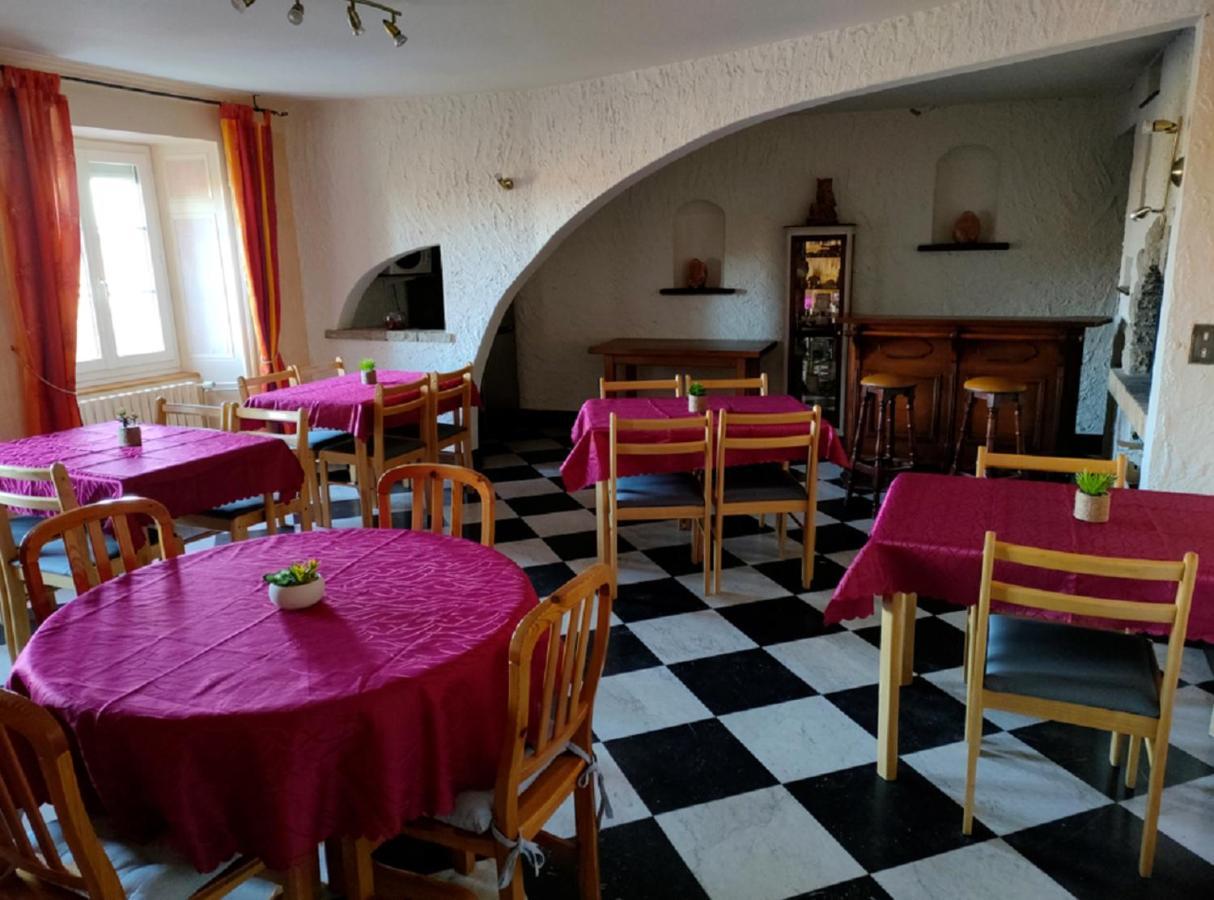 Hotel Les Remparts Nozeroy Exterior foto