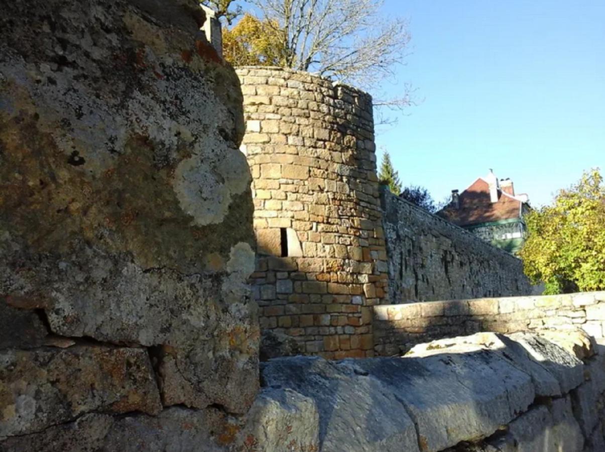 Hotel Les Remparts Nozeroy Exterior foto
