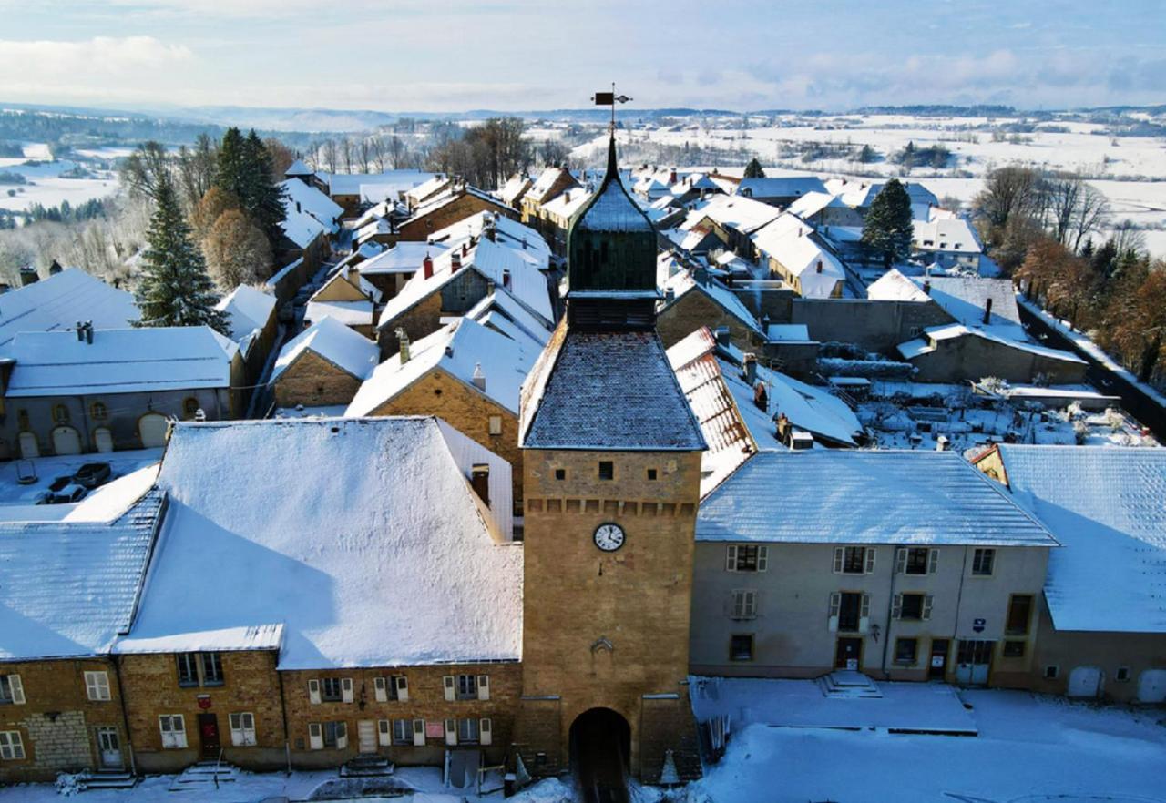 Hotel Les Remparts Nozeroy Exterior foto